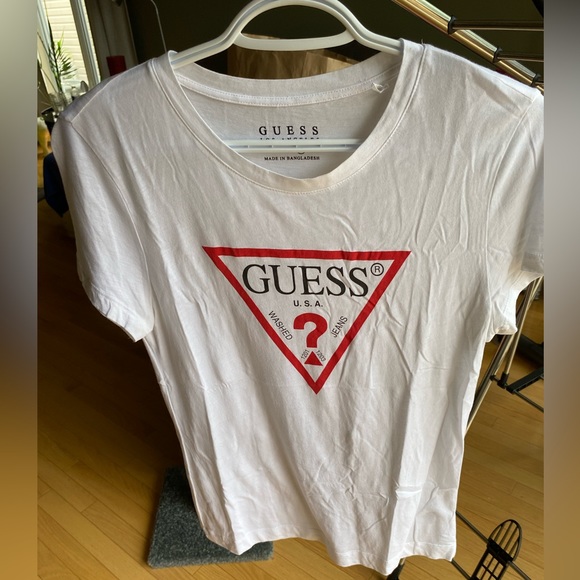 white guess shirt - Picture 1 of 3
